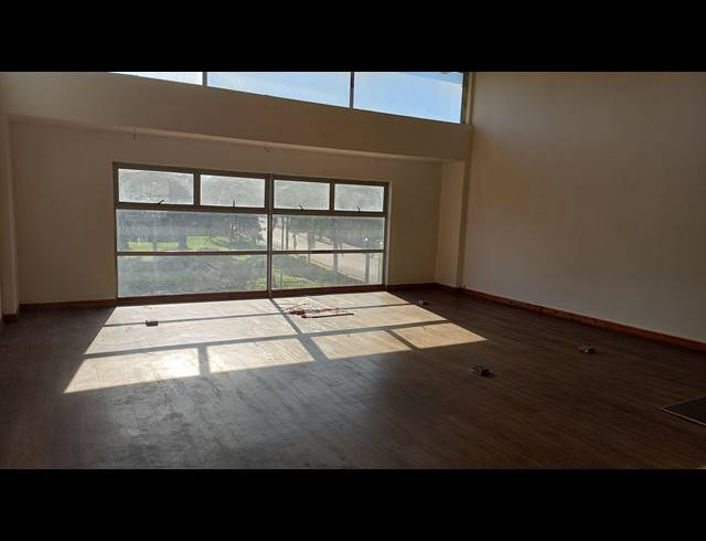 107M² BUSINESS TO LET IN OVERPORT